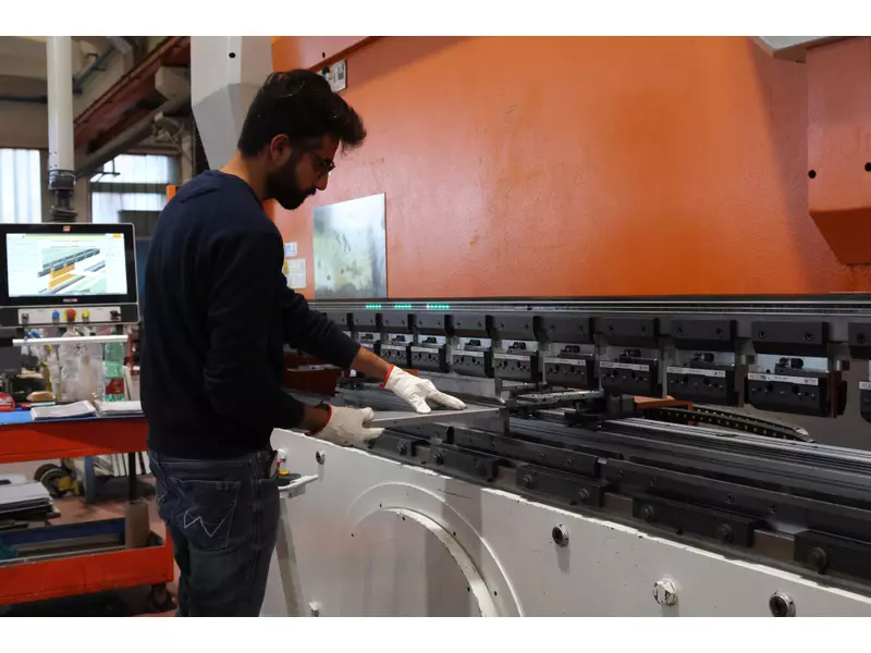 FASE DI PIEGATURA.webp